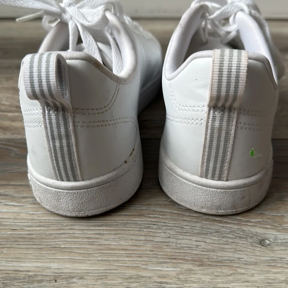 Adidas shoes athletic white silver size 8.5 gently used metallic stripes